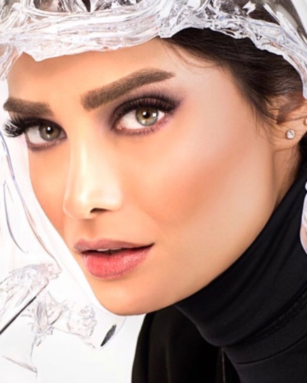 تینا آخوندتبار