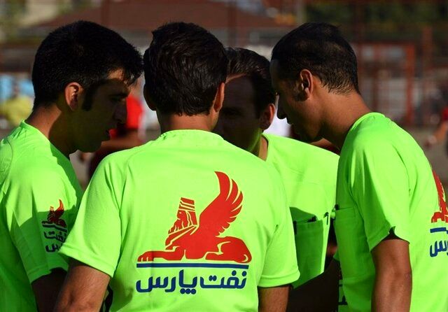 داور بازی استقلال و سپاهان مشخص شد/ حاج ملک برای پرسپولیس سوت میزند