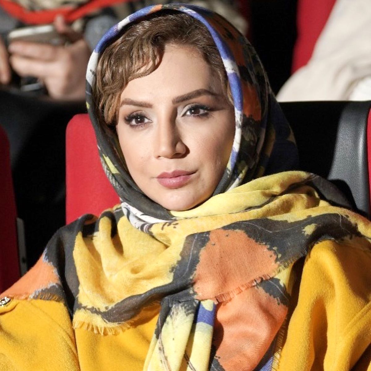 آرایش عجیب شبنم قلی خانی با ریش و سبیل ! + عکس خانه لاکچری شبنم قلی خانی