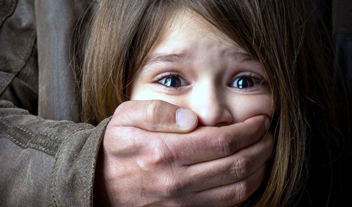 تجاوز وحشیانه زن شوهردار به دختر 8 ساله در ماشین! / دختر بی نوا جان داد + جزئیات