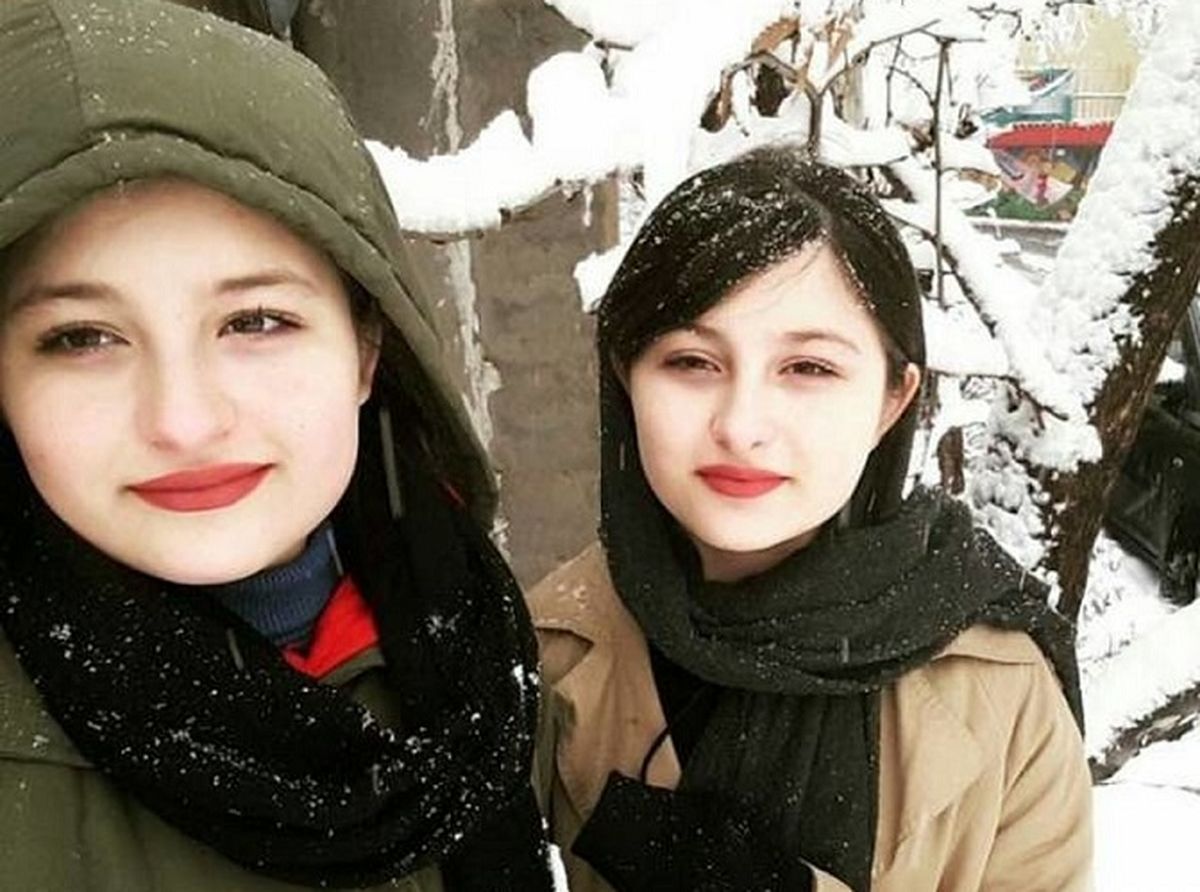 عکس دیده نشده از سارا و نیکا با چادر + عکس جدید از پدر و مادر سارا ونیکا