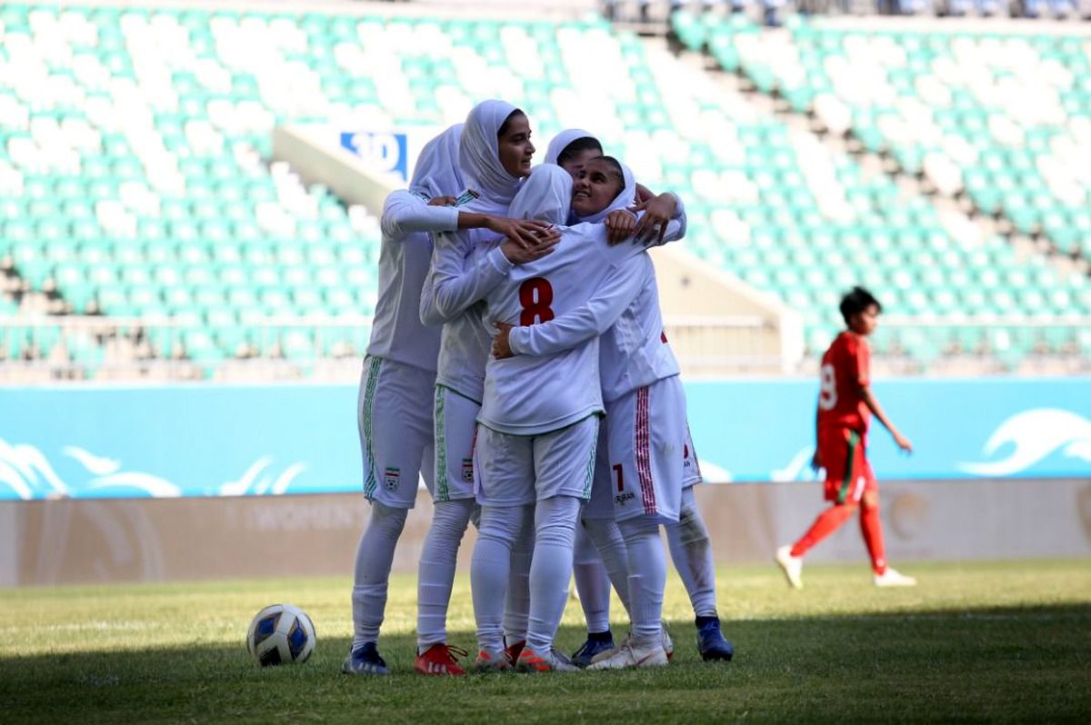گاف عجیب سرمربی تیم ملی فوتبال بانوان