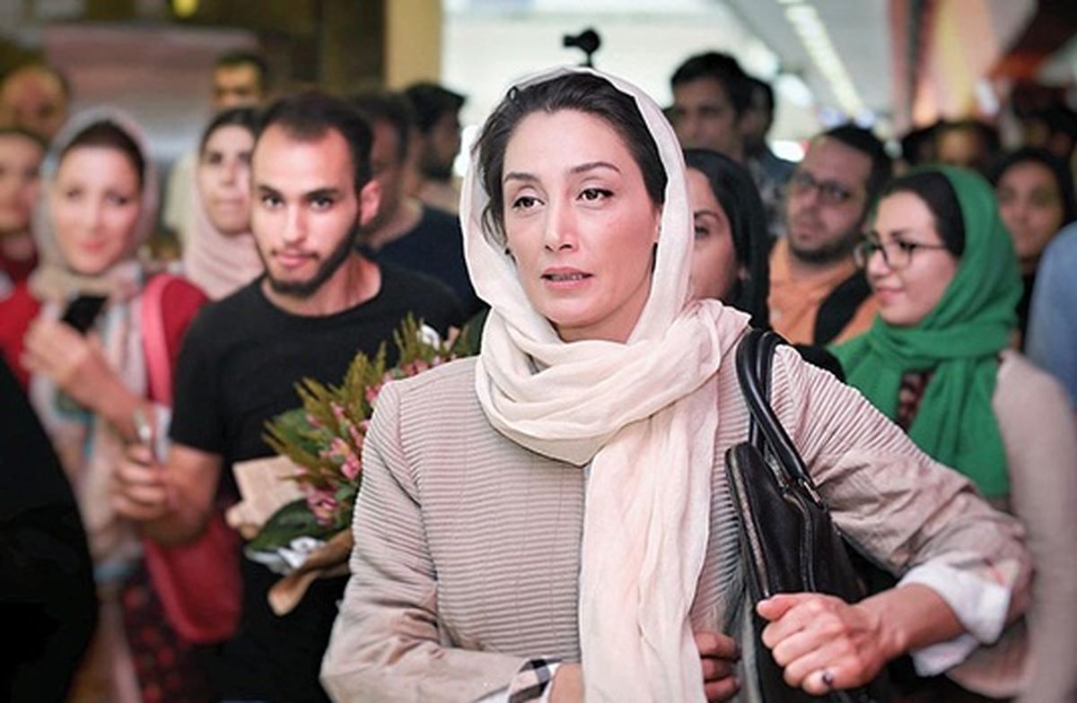 پیک نیک هدیه تهرانی و رفقا کنار جاده در سفر|عکس سلفی