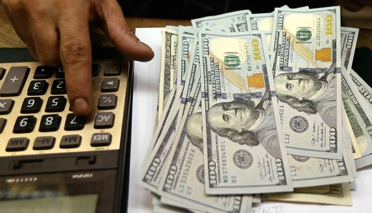 دلالان دلار در یک قدمی ثروتمندشدن / قیمت دلار در بازار بالا کشید